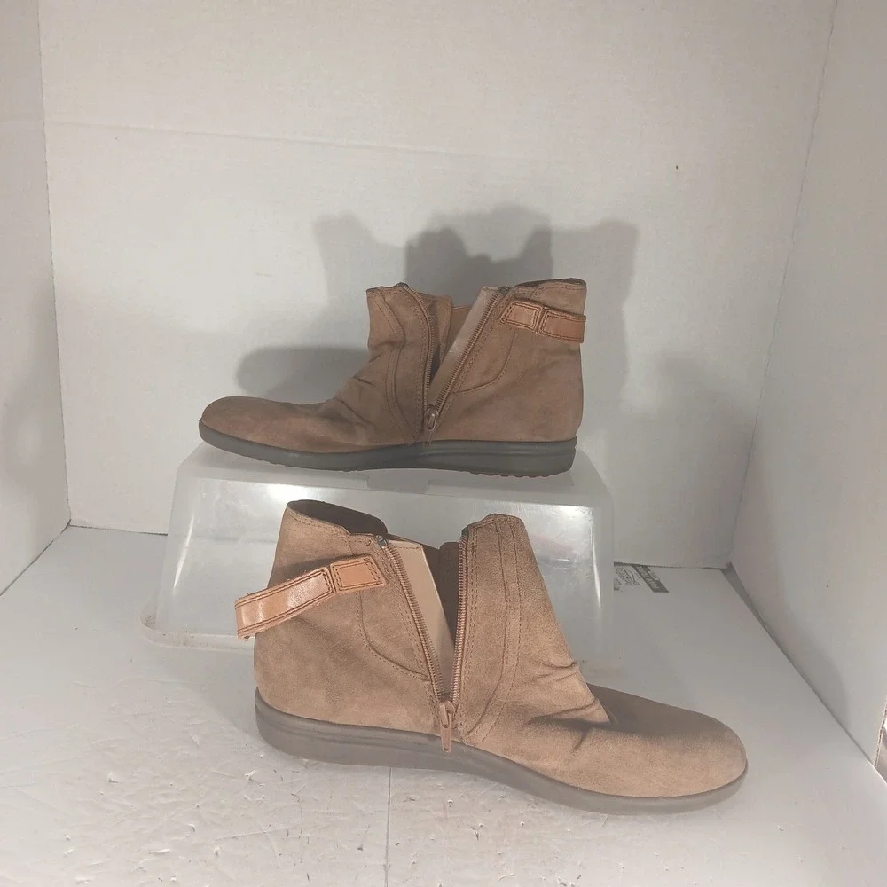 Clarks Ankle Boots 8.5 Brown Suede Ruched Zip Contoured Comfort 261616074080